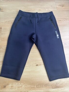 NEW Uniqlo Navy Blue Active Capri Pants